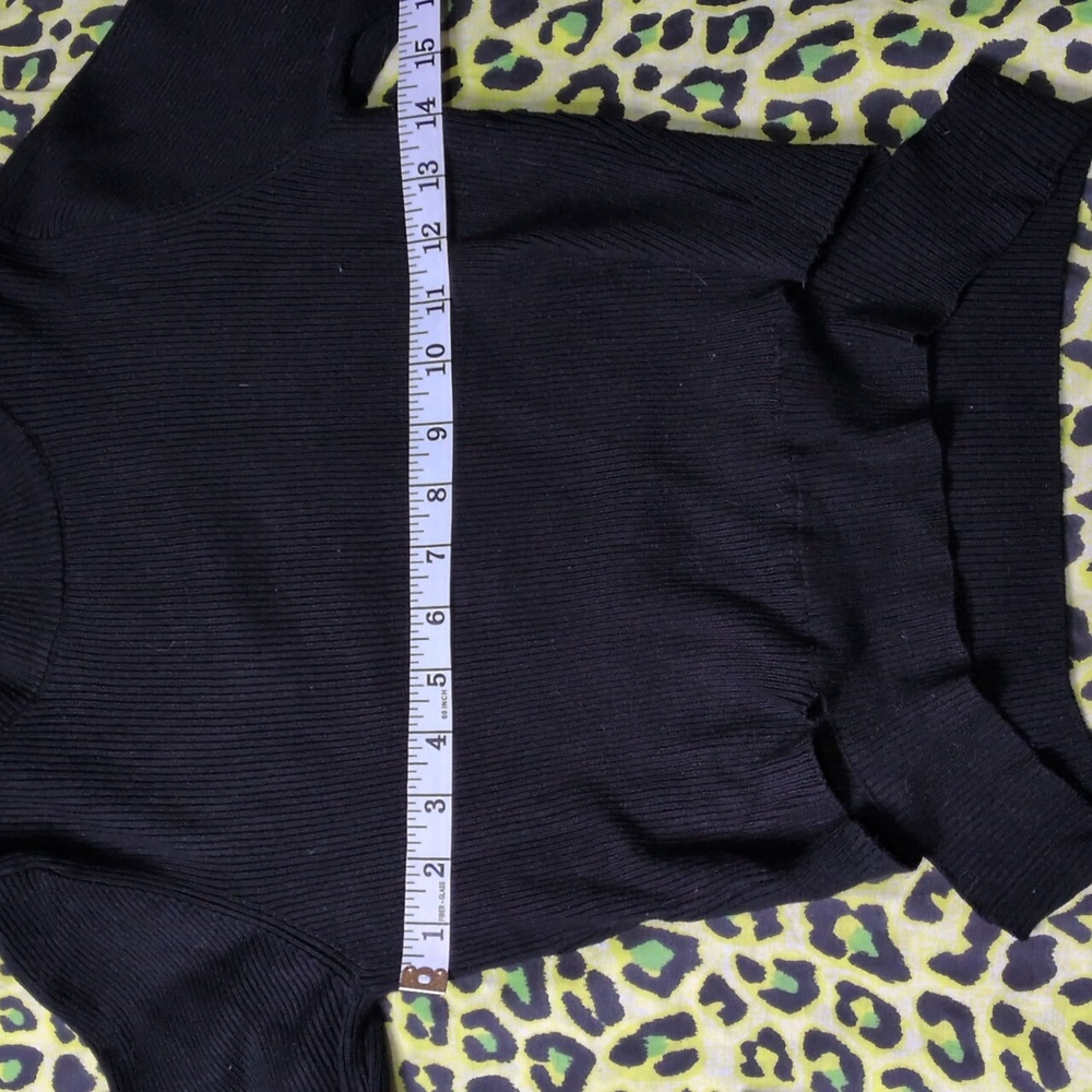 3/30 🖤Ribbed Goth Cut Out Sweater🖤 - Picture 4 of 6